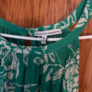 Green/white midi dress with a floral pattern Collective Concepts - XL
High/low
